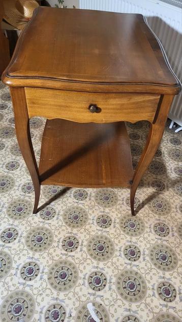 Vintage houten bijzettafel met lade — Louis XV-stijl beschikbaar voor biedingen