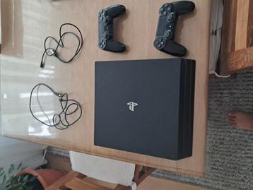 Ps4pro + 2 manette + 2cables en très bon état, Avec disque dur, Comme neuf, Enlèvement, Pro