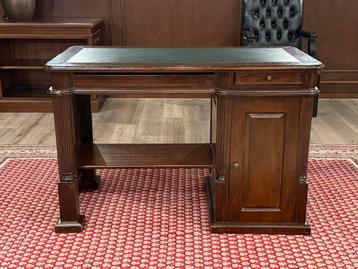 Klassiek Engels bureau #537 beschikbaar voor biedingen