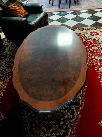 Prachtige unieke ovale salontafel  beschikbaar voor biedingen
