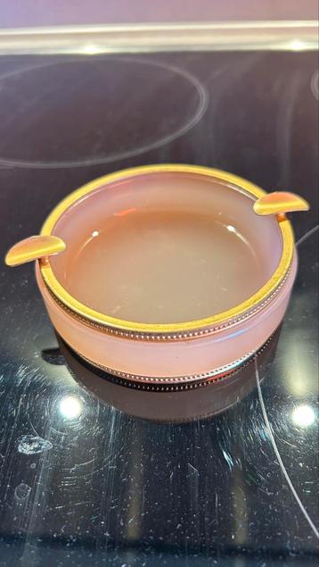 Élégant petit cendrier ancien, en verre opalin rose beschikbaar voor biedingen