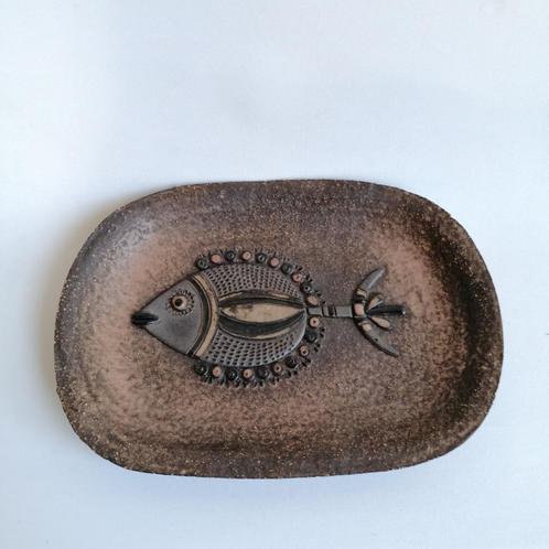 Plat décoratif au poisson - céramique de Dour - Marie-Henrie, Antiek en Kunst, Antiek | Keramiek en Aardewerk, Ophalen of Verzenden