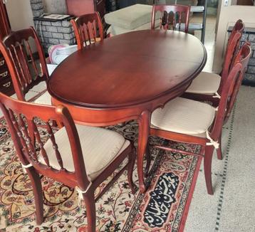 Table ovale avec rallonges et 6 chaises en merisier