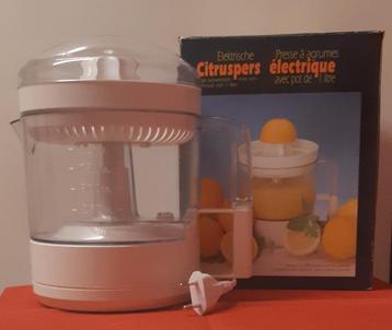 citruspers / fruitpers elektrisch + serveerkan 1L. beschikbaar voor biedingen