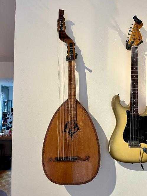 Antique lute in playable condition, Muziek en Instrumenten, Snaarinstrumenten | Overige, Gebruikt, Luit, Saz of Bouzouki, Ophalen