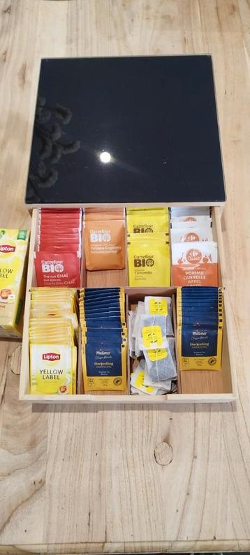 Boîte à Thé bien remplie  disponible aux enchères