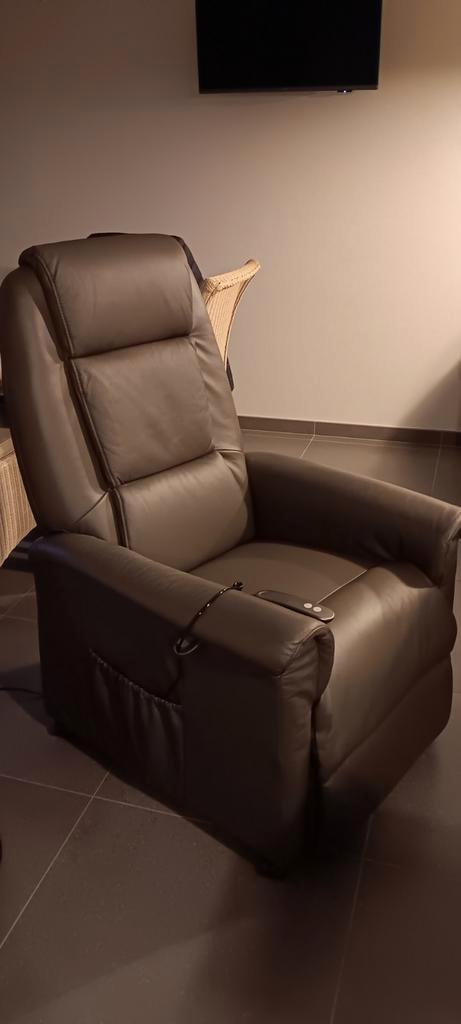 Electrische uitstap relaxzetel nog 3j garantie met factuur, Huis en Inrichting, Fauteuils, Ophalen