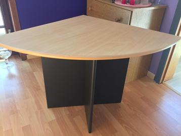 Bureau  beschikbaar voor biedingen