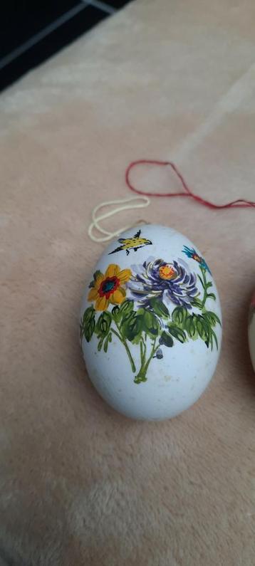 Handgeschilderde eitjes. beschikbaar voor biedingen