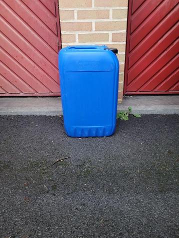 Blikjes van 25 liter beschikbaar voor biedingen