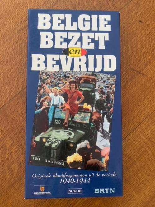 België Bezet en Bevrijd (Compleet doos met 4 CD's) - 1994, CD & DVD, CD | Néerlandophone, Comme neuf, Autres genres, Coffret, Enlèvement ou Envoi