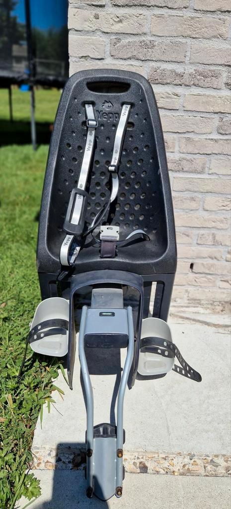 Fietsstoeltje Yepp + zadelpen, Fietsen en Brommers, Fietsaccessoires | Fietsstoeltjes, Zo goed als nieuw, Ophalen