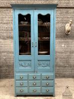 Karaktervolle Engelse hoge vitrinekast hoogte 264 cm ca 1920, Antiek en Kunst, Ophalen