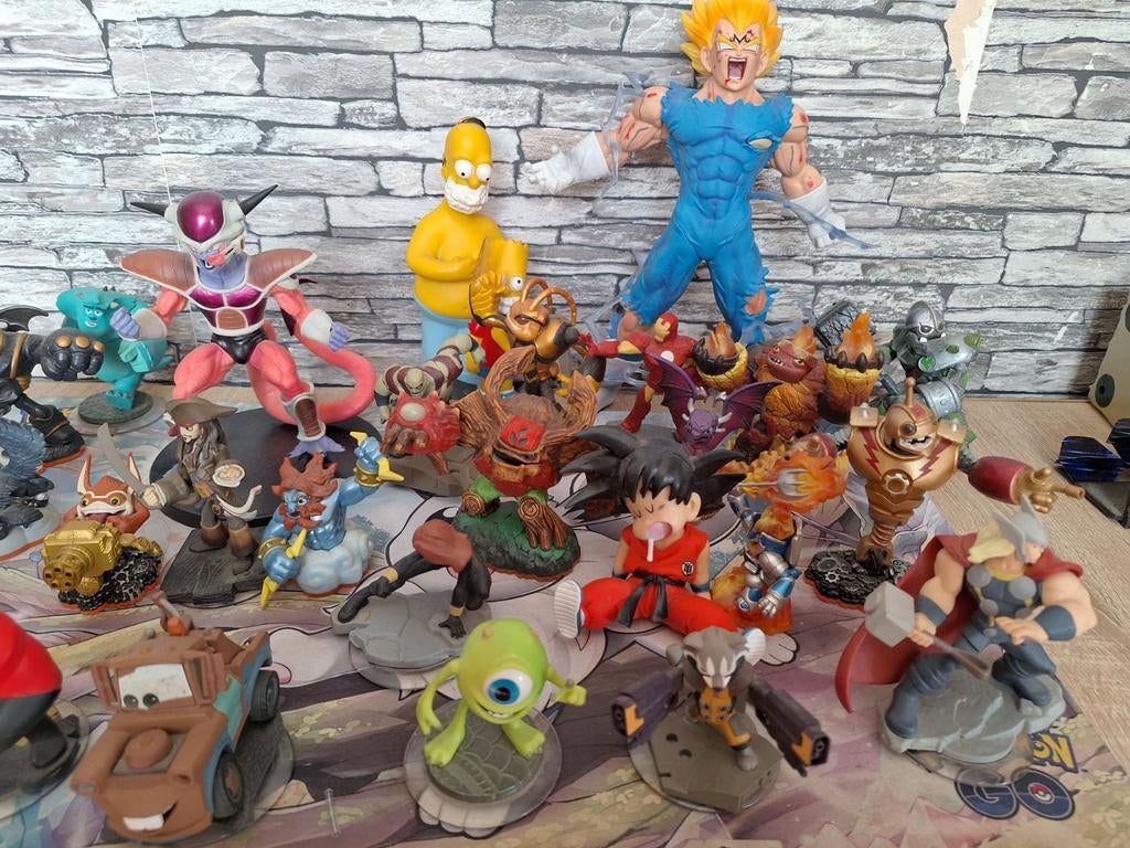 Disney figuren & dragon Ball z & marvel, Ophalen of Verzenden, Overige figuren, Zo goed als nieuw, Beeldje of Figuurtje