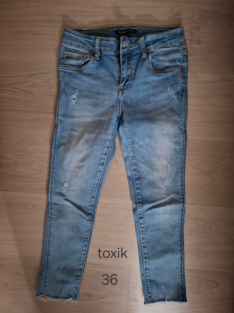 2 jeansbroeken  - 36 is  toxik en andere smal, Ophalen of Verzenden
