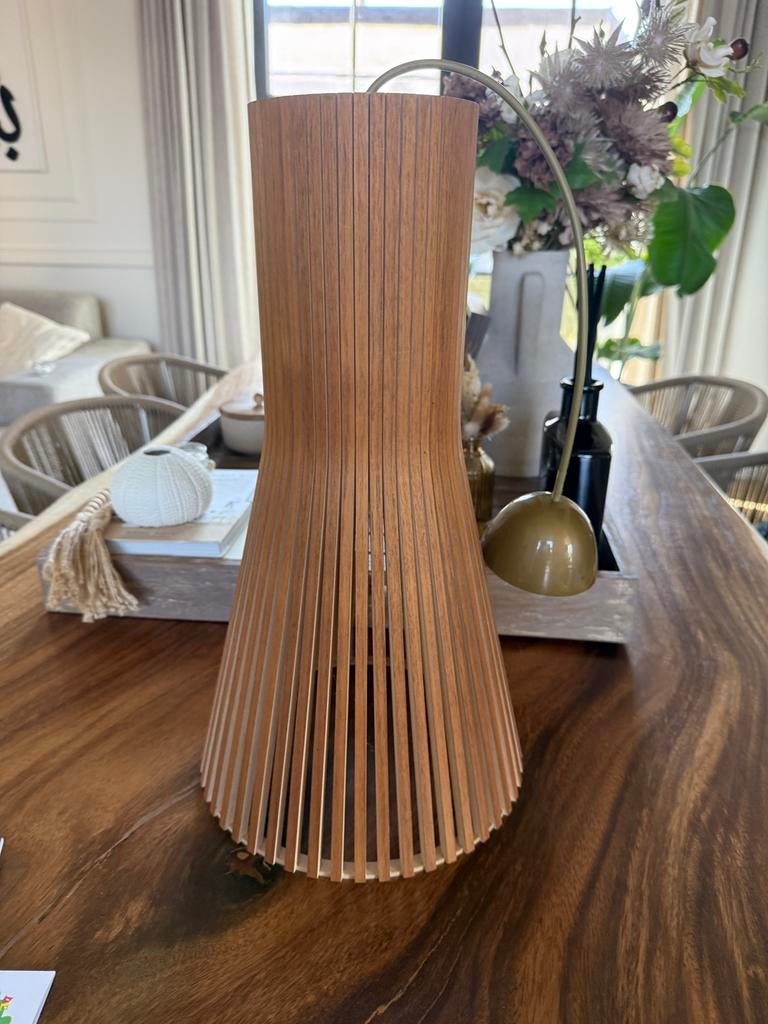 Secto Design 4201 walnoot, Huis en Inrichting, Ophalen, Zo goed als nieuw