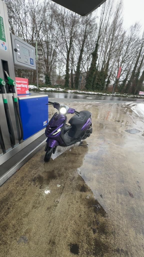 piaggio zip 4takt A klasse, Ophalen, Zo goed als nieuw