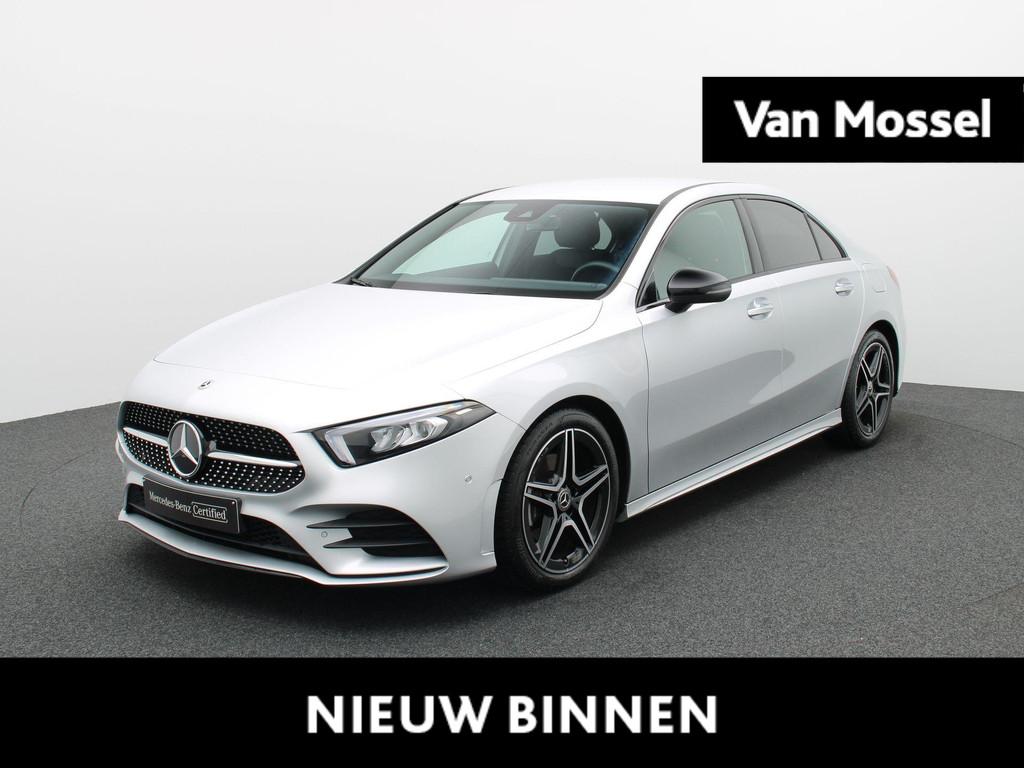 Mercedes-Benz A 180 AMG Line Limousine + CARPLAY + NIGHTPAKK, Auto's, 4 deurs, Gebruikt, 4 cilinders, 136 pk