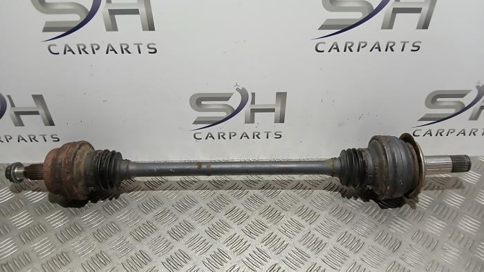 Aandrijfas rechts-achter van een Mercedes E-Klasse, Auto-onderdelen, Remmen en Aandrijving, Mercedes-Benz, Gebruikt, 3 maanden garantie