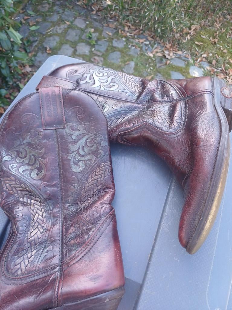 Western kentucky's boots  (Line danse ) maat 40, Ophalen