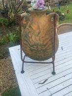 Terracotta kruik op staander, Ophalen