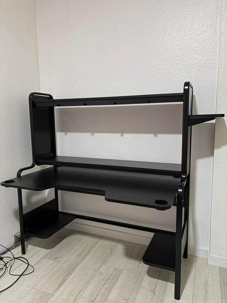 GAMING BUREAU, Huis en Inrichting, Bureaus, Zo goed als nieuw, Bureau, Ophalen