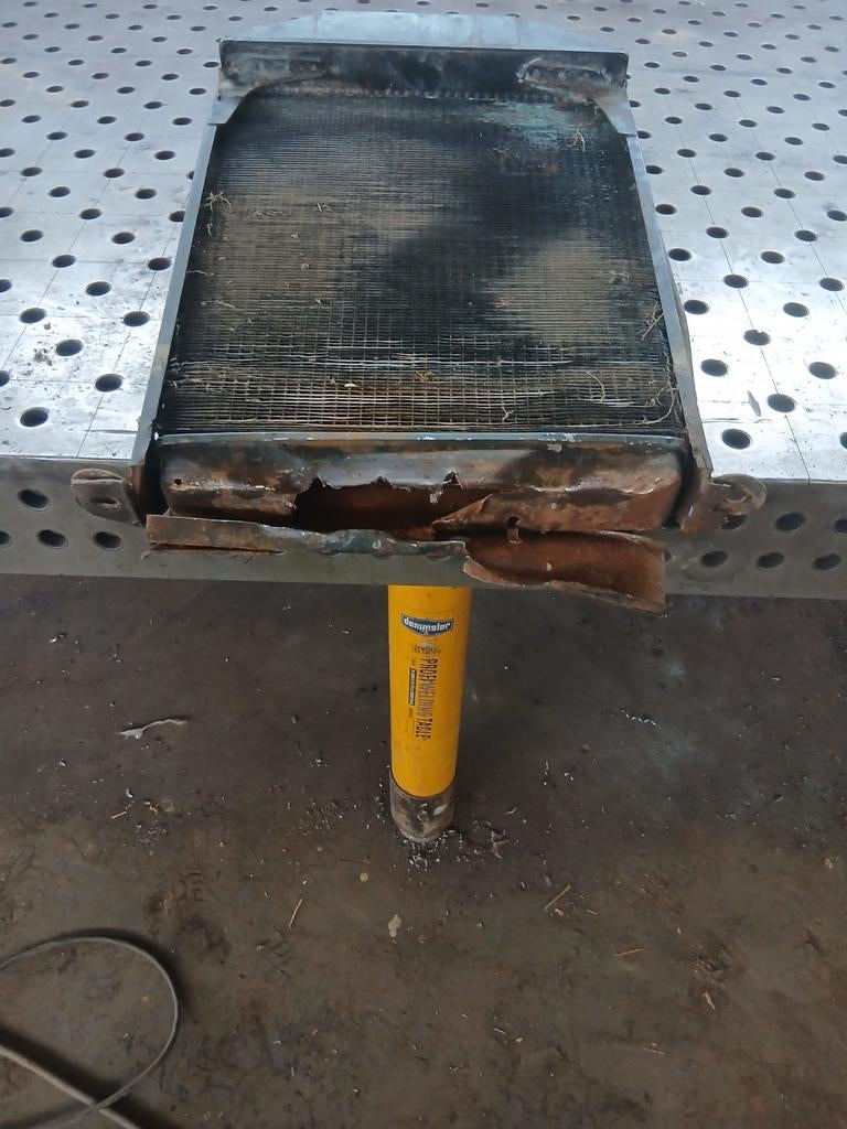 Gezocht  radiator massey Ferguson 155, Ophalen of Verzenden, Massey Ferguson