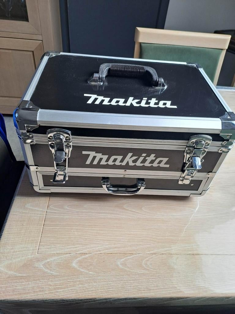 Perceuse , deux batteries, chargeur etc Makita, Enlèvement