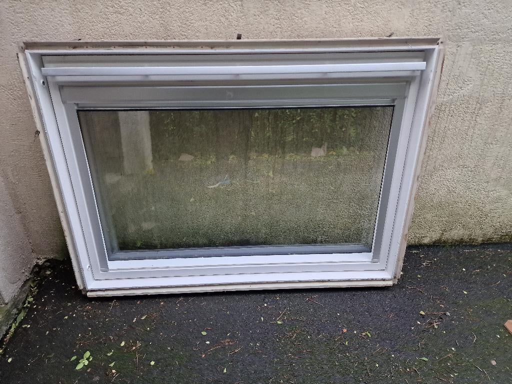 velux 134x98 bois blanc + raccord + store + option pose, Enlèvement, Neuf, Double vitrage