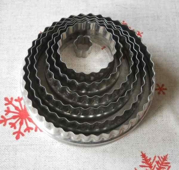 Lot de 7 emporte-pièces dentelés, Enlèvement, Utilisé