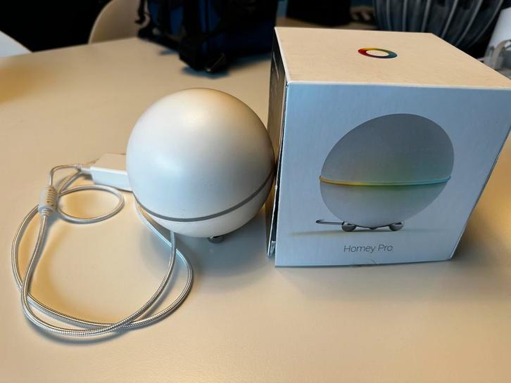 Athom Homey Pro (oude generatie – bolvormig model)., Informatique & Logiciels, Amplificateurs wifi, Comme neuf, Enlèvement