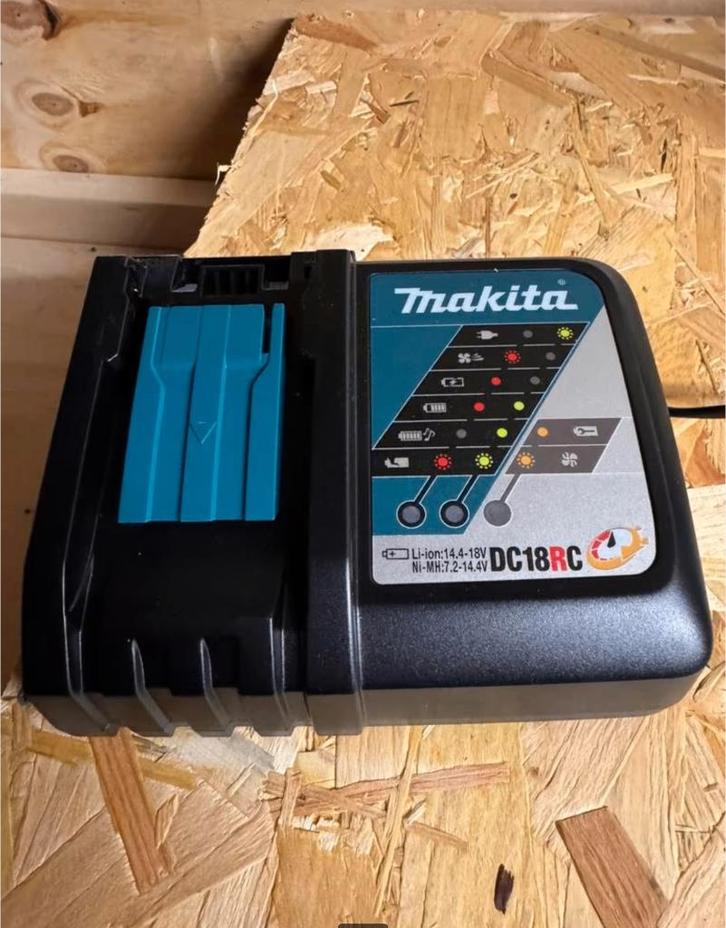makita oplader acculader 18v Gebruikte of Nieuwe !, Doe-het-zelf en Bouw, Gereedschap | Machine-onderdelen en Toebehoren, Zo goed als nieuw