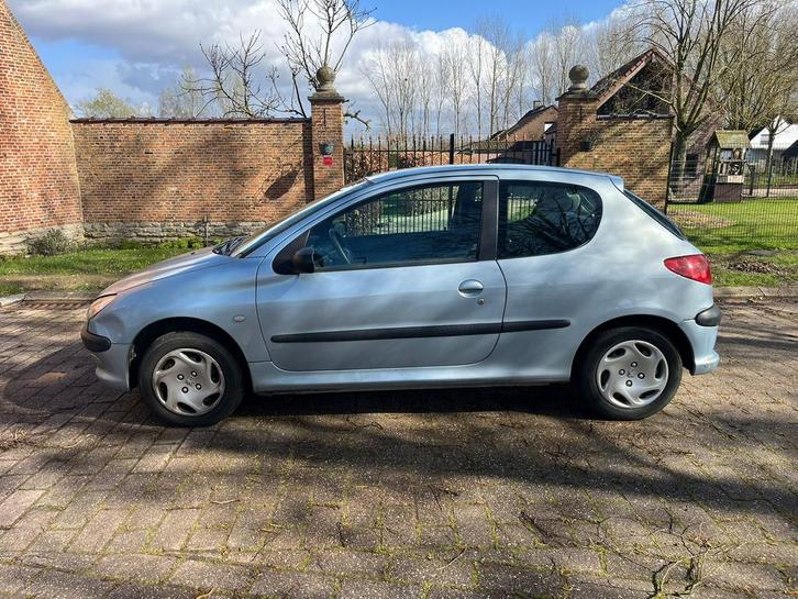 Peugeot 206 1.4 benzine Aut. 52000 km 01/2004, Auto's, Peugeot, Particulier, ABS, Airbags, Boordcomputer, Centrale vergrendeling