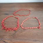 3 halskettingen in rode koraal., Ophalen