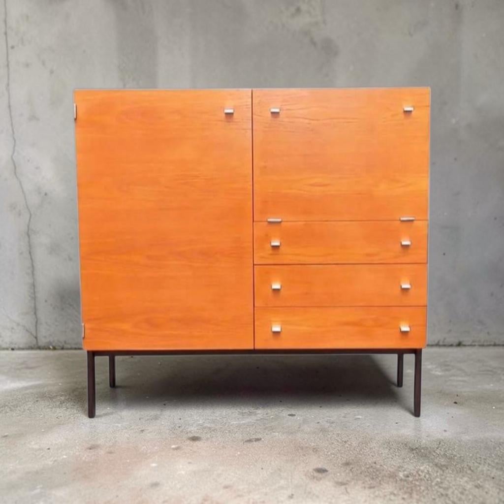 Dressoir Vintage dressoir Pierre Guariche Meurop 1960's, Antiek en Kunst, Antiek | Meubels | Tafels, Ophalen