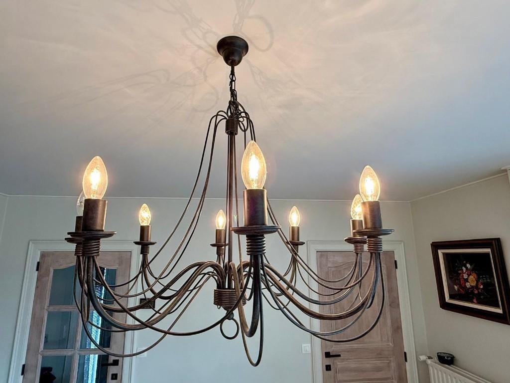 Lustre vintage en fer forgé — Un style rustique magnifique!, Maison & Meubles, Lampes | Lustres, Métal, Enlèvement