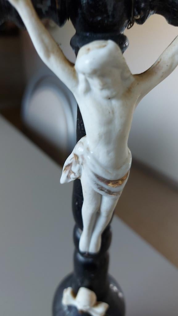 Antiek kruisbeeld, Ophalen