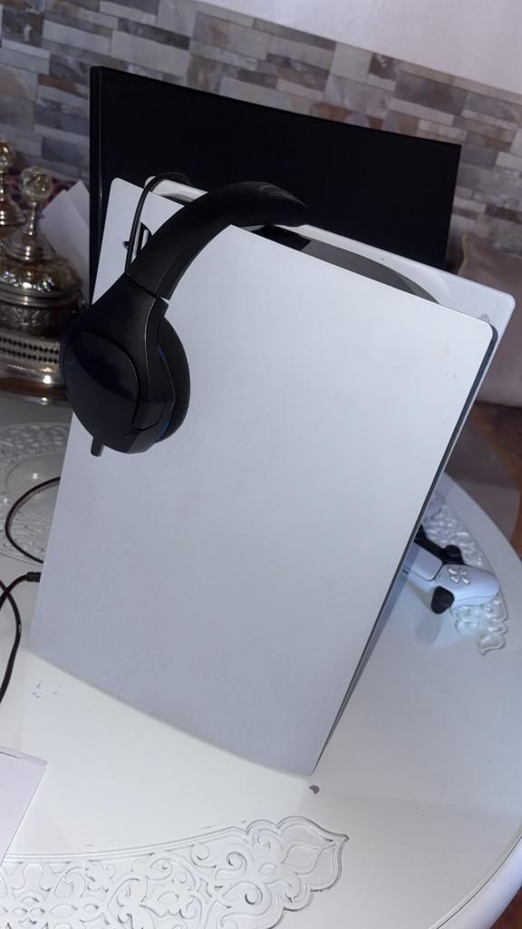 Ps5 digital + ecran 1080p 240hz, Consoles de jeu & Jeux vidéo, Enlèvement, Comme neuf