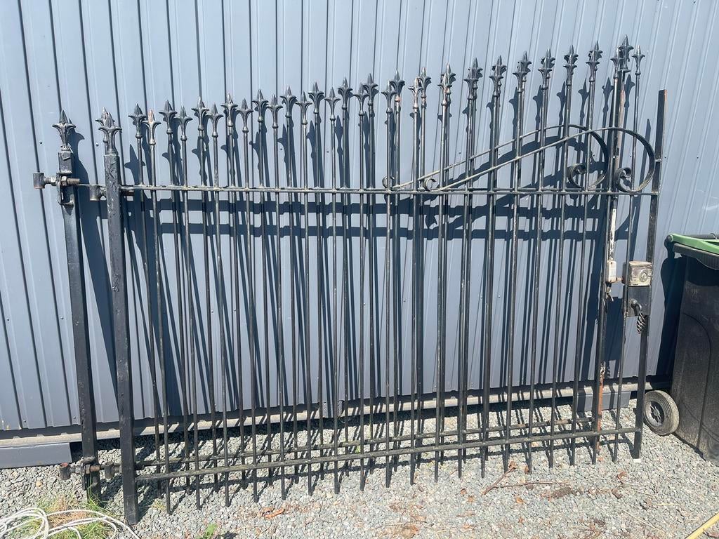 Smeedijzeren poort, Ophalen, Zo goed als nieuw