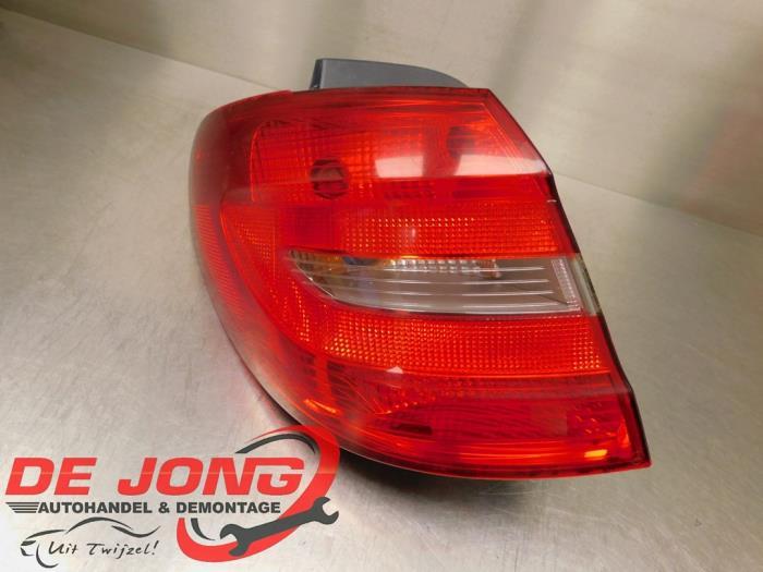 Feu arrière gauche d'un Mercedes B-Klasse, Autos : Pièces & Accessoires, Éclairage, Mercedes-Benz, Utilisé, 3 mois de garantie