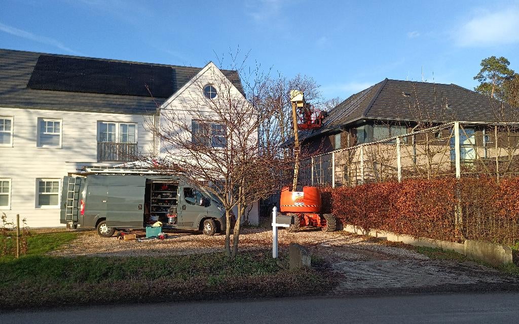 GEZOCHT: Verwijdering 14 zonnepanelen + inspectie pannendak, Ophalen