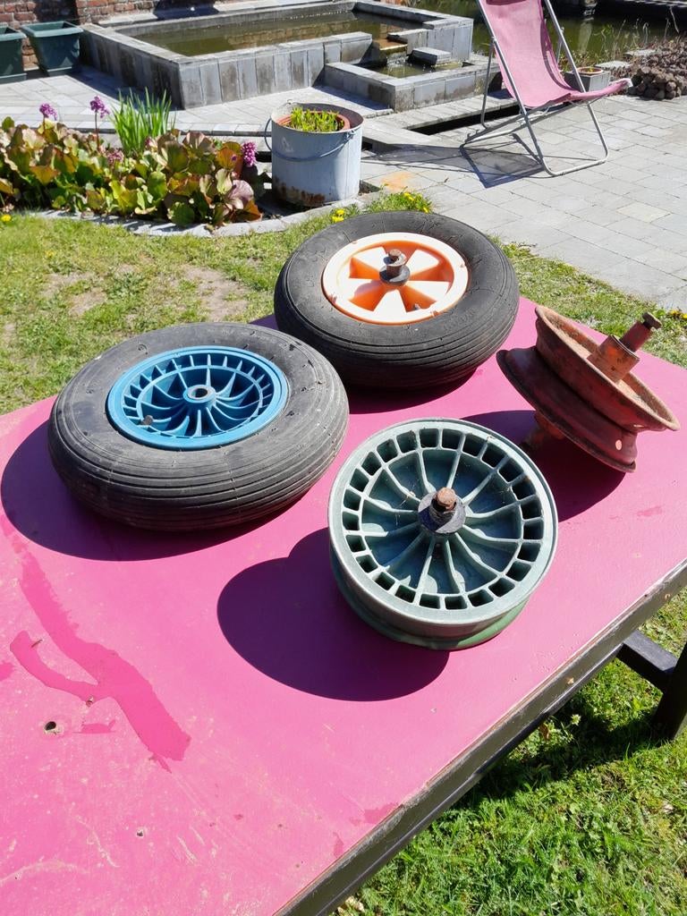 Kruiwagen wielen,  1 band staat plat, Ophalen