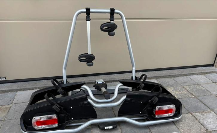 Thule fietsendrager voor 2 zware elektrische fietsen, Auto diversen, Fietsendragers, Zo goed als nieuw, Trekhaakdrager, 2 fietsen