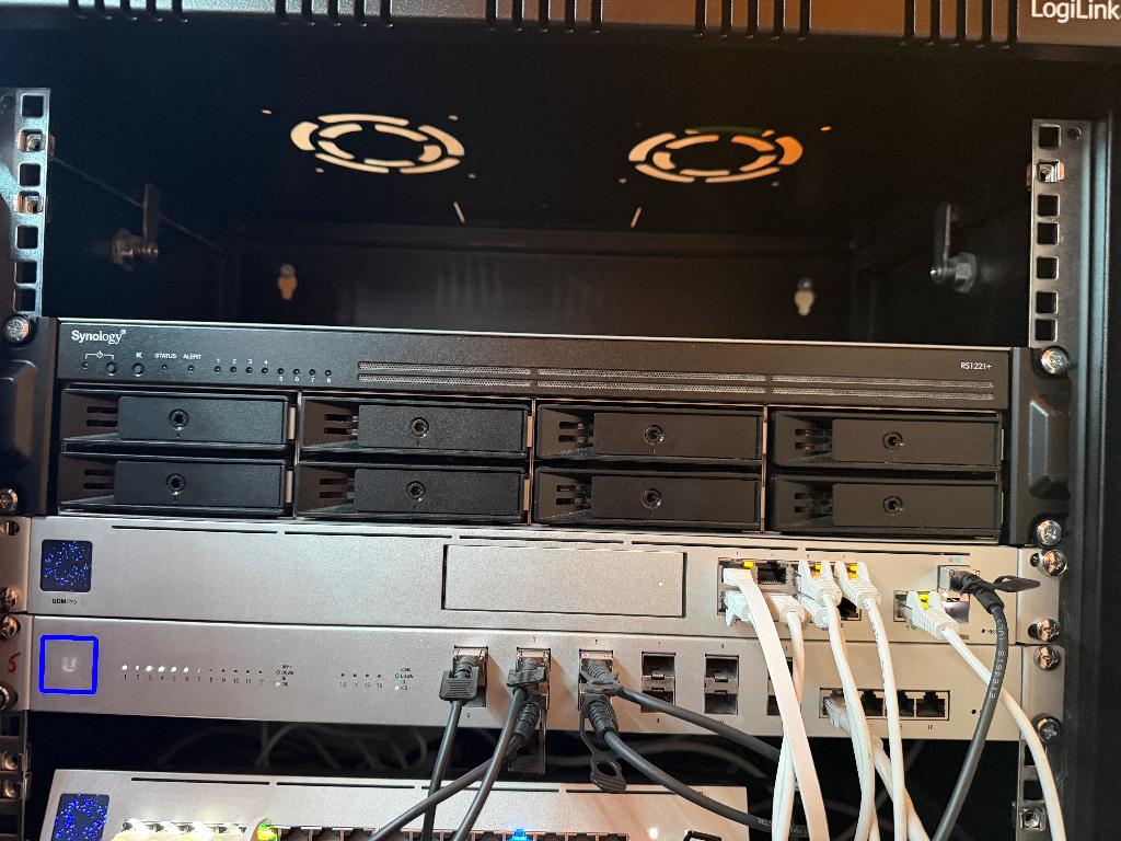 Synology RS1221+  40TB/32gb ECC/ 10Gbe, Ophalen, Zo goed als nieuw