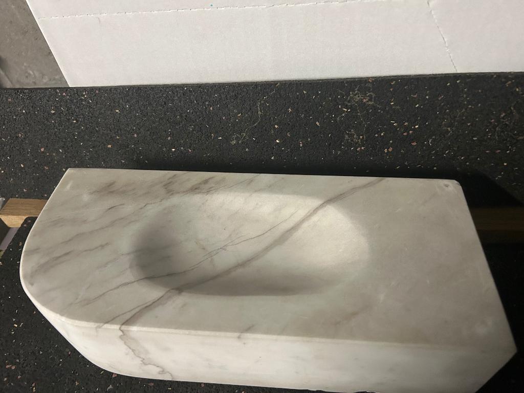 Groot zeepbakje uit één massief geaderd blok carrara marmer, Ophalen