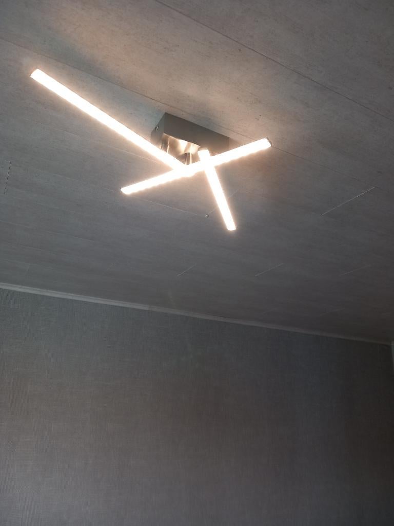 Twee ledlampen, Enlèvement, Comme neuf, 30 à 60 watts, Ampoule LED