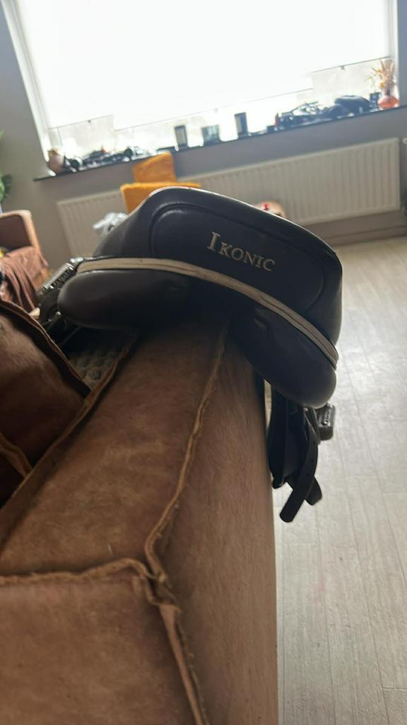 Ikonic springzadel bruin, Animaux & Accessoires, Chevaux & Poneys | Selles, Comme neuf, Enlèvement