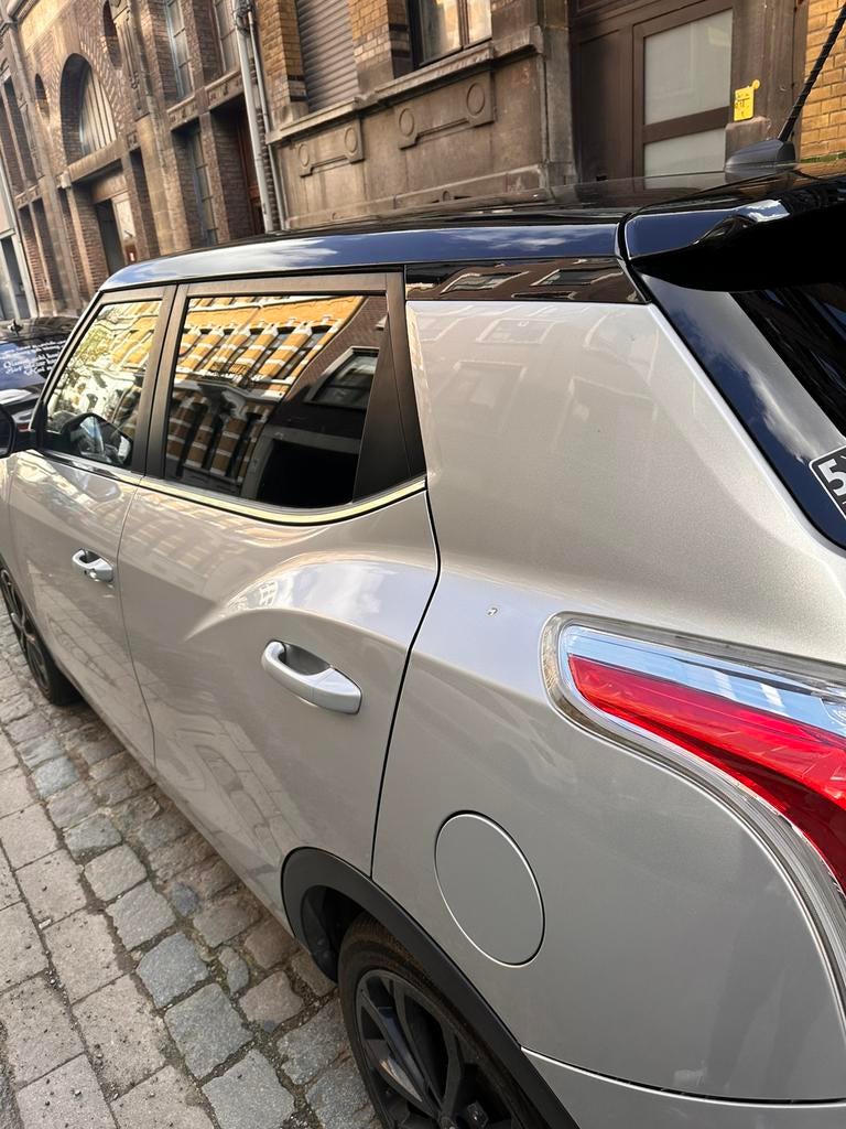 SsangYong Tivoli 2017 Black Edition Full Option, Auto's, SsangYong, Euro 6, Handgeschakeld, SUV of Terreinwagen, Zilver of Grijs