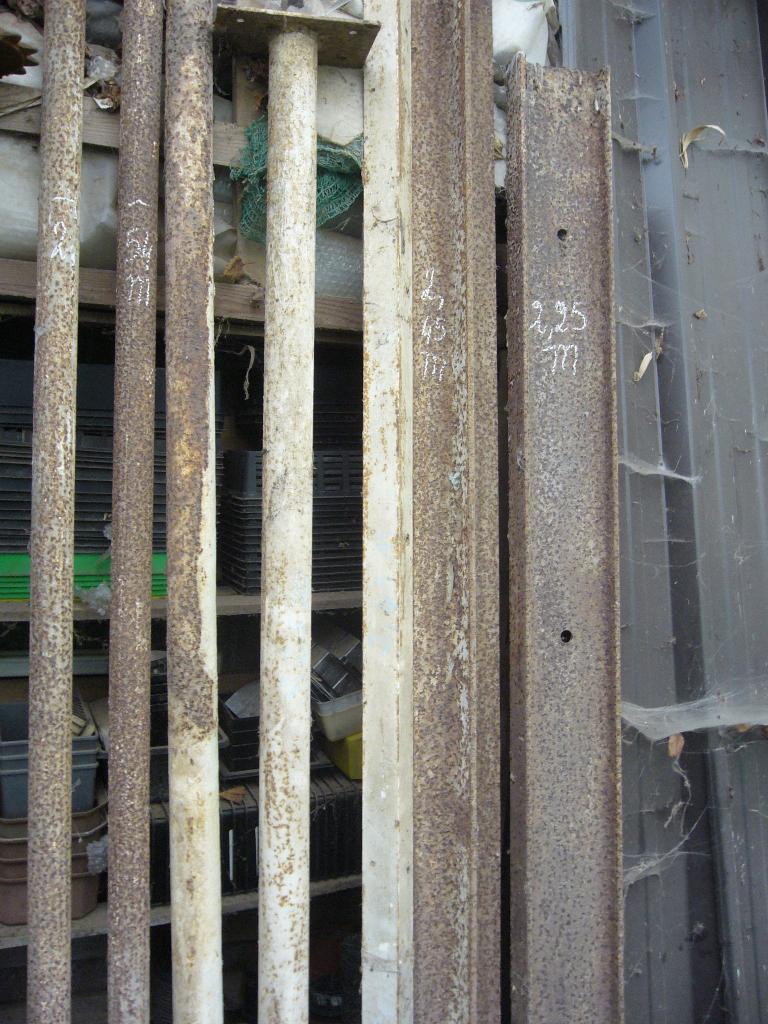 piquets et poutrelles en fer, Divers, Divers Autre, Utilisé, Enlèvement