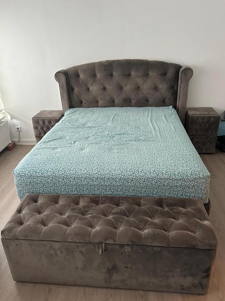 Volwaardige slaapkamer, Huis en Inrichting, Slaapkamer | Boxsprings, Zo goed als nieuw, 160 cm, 210 cm, Tweepersoons, Bruin, Grijs